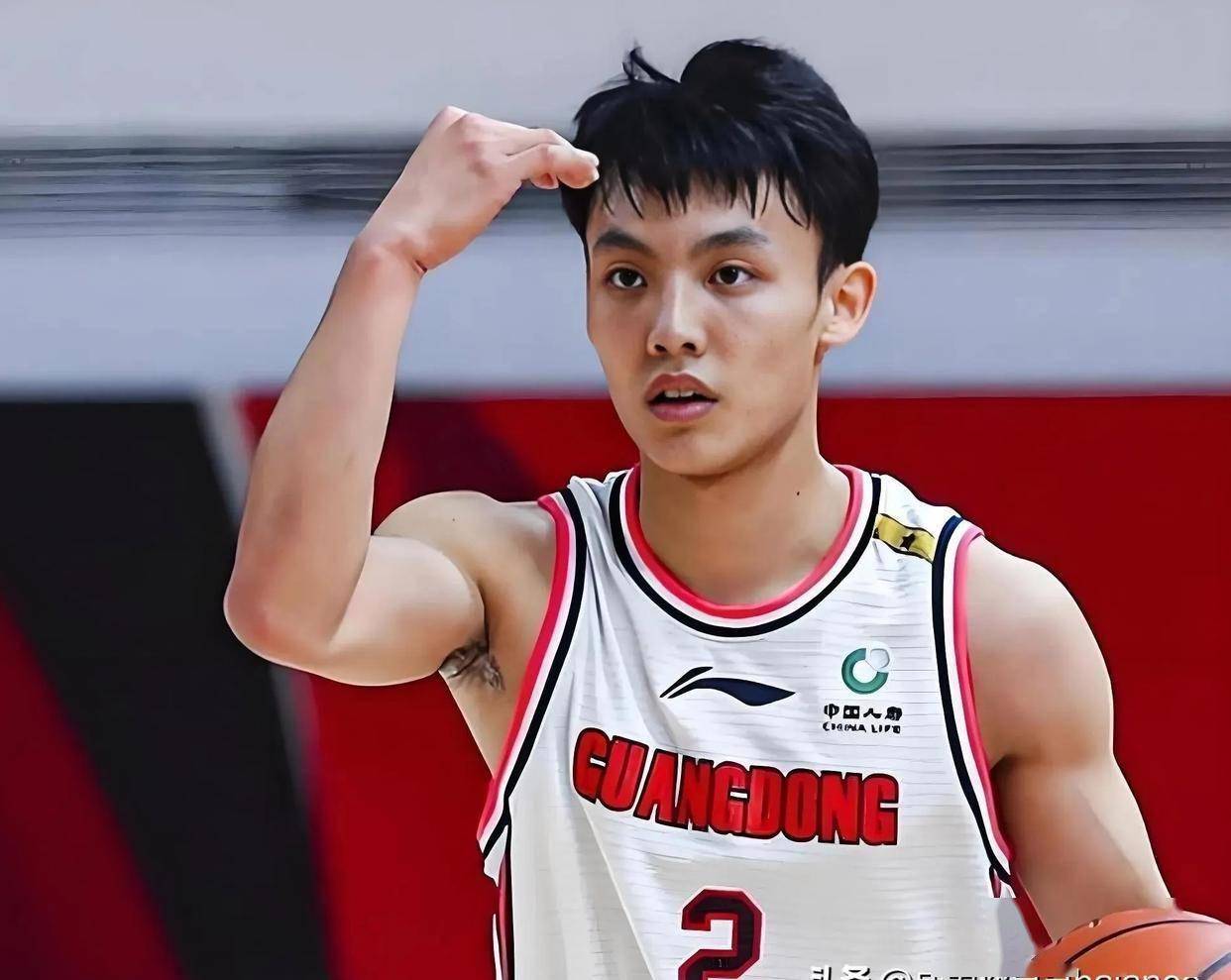 关于广州男篮上演惊艳逆袭，逆转胜出彪炳全场的信息