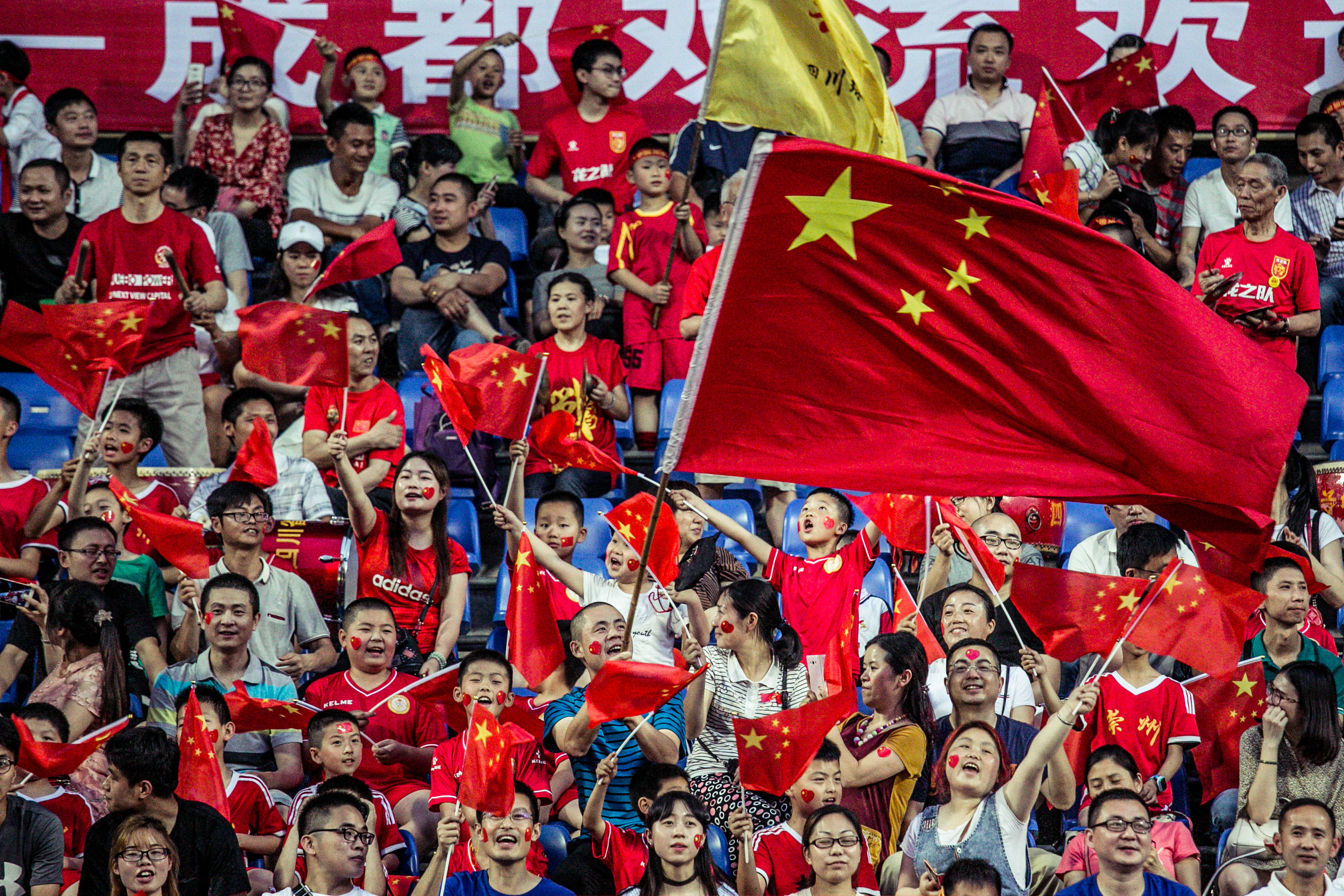 包含世界杯赛：中国队在比赛中大放异彩的词条