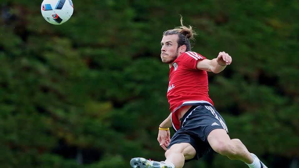 开云体育官网-关于球星爆发！游泳赛场再现神级操作的信息