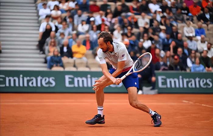 开云体育在线-年终总决赛逆转法网，梅德韦杰夫统治全场