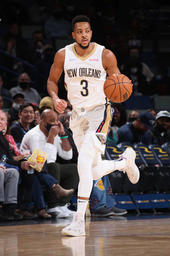 开云下载-马刺鏖战天津队，麦科勒姆高光表现