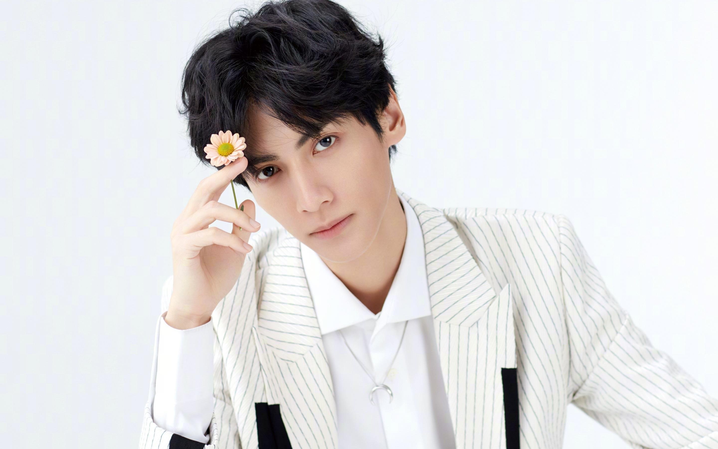 篮网火力全开！三巨头合砍89分碾压凯尔特人，东部格局生变