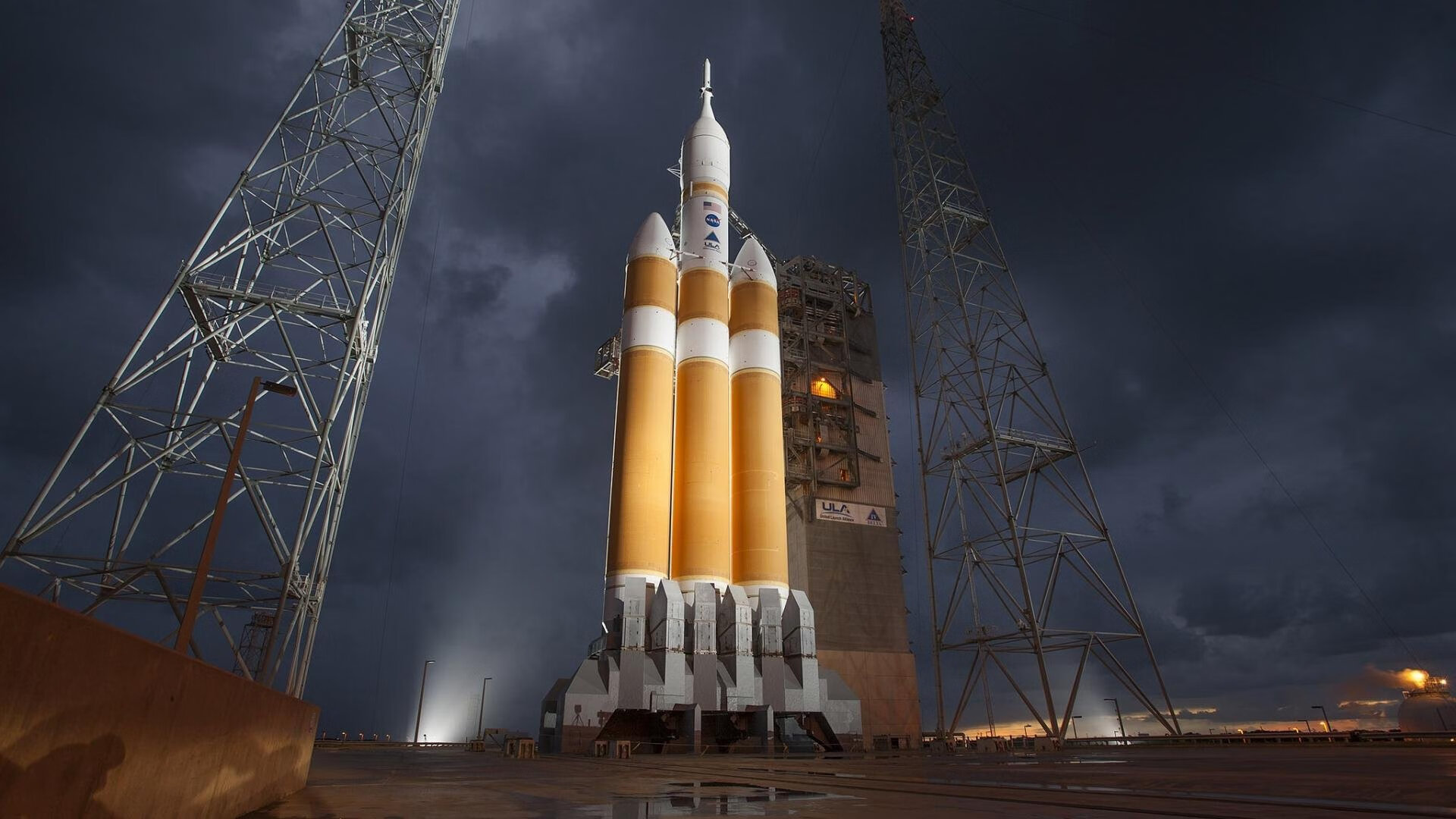 开云体育在线-绿茵传奇，国际米兰逆转克罗地亚劲旅，孔德英超争冠战场主宰风云