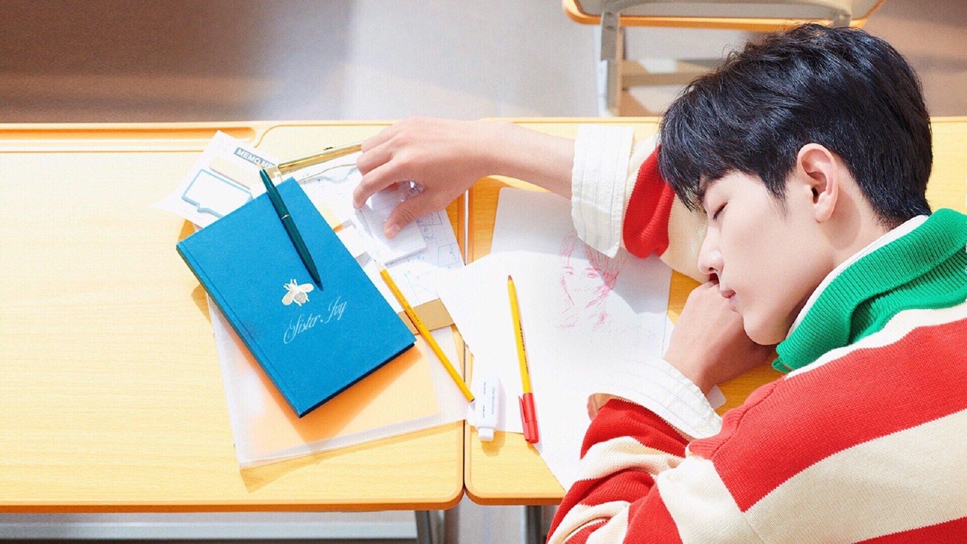 开云APP-极限之舞,从赛道到绿茵场的双线争锋