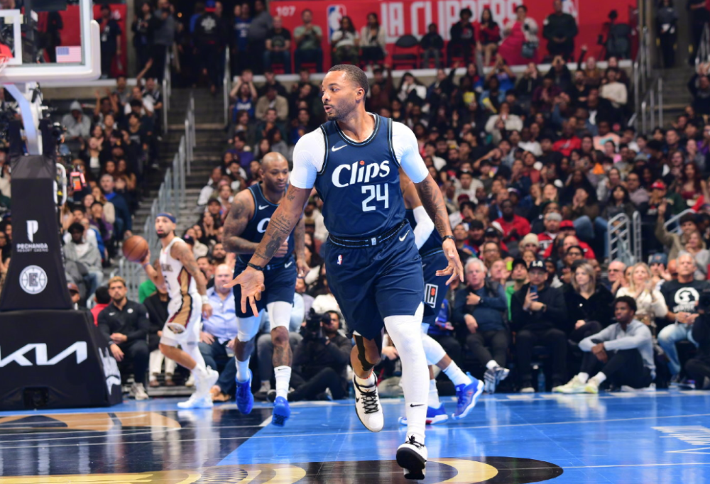 锡安成为全场焦点，快船强势晋级猛龙