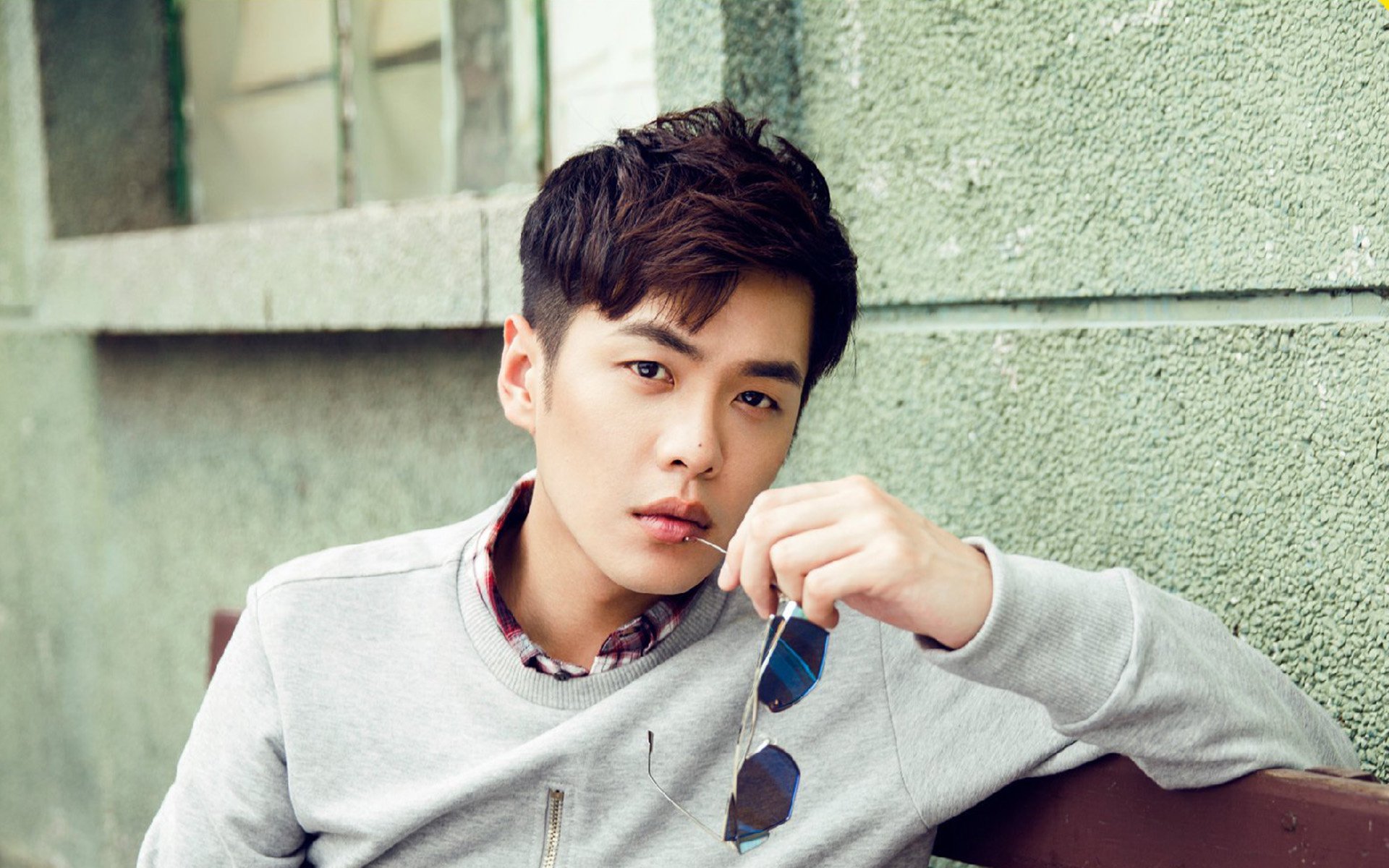 开云平台-红牛双线战场,F1揭幕战引擎轰鸣,莱比锡红牛智利奏凯